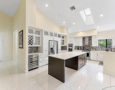 4551 Nw 26th Place - Photo Thumbnail 11