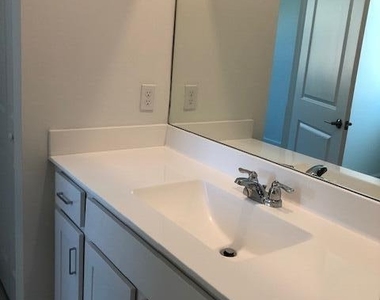 229 Se Woodbark Street - Photo Thumbnail 12