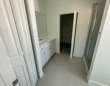 229 Se Woodbark Street - Photo Thumbnail 9