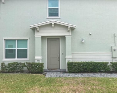 229 Se Woodbark Street - Photo Thumbnail 2
