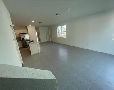 229 Se Woodbark Street - Photo Thumbnail 6