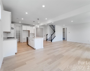 136 Glenn Drive - Photo Thumbnail 5