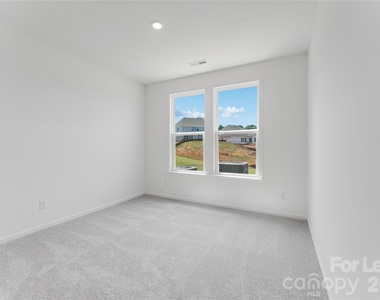 136 Glenn Drive - Photo Thumbnail 18