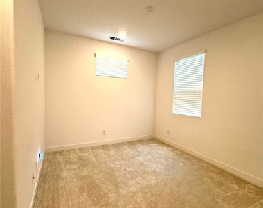 1657 Rosewell Rd - Photo Thumbnail 15