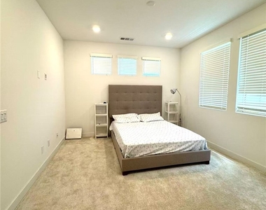 1657 Rosewell Rd - Photo Thumbnail 11