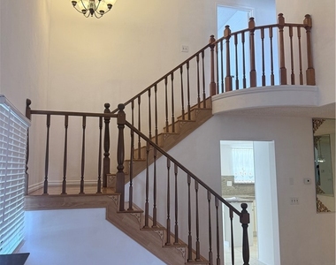 511 N Mcpherrin - Photo Thumbnail 5