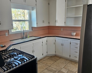 1204 Bonnie Brae - Photo Thumbnail 10