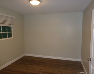 1204 Bonnie Brae - Photo Thumbnail 12