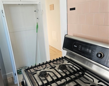 1204 Bonnie Brae - Photo Thumbnail 9