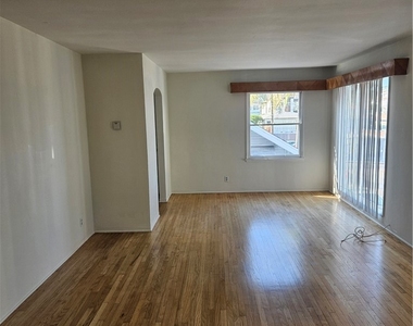1204 Bonnie Brae - Photo Thumbnail 8