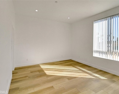 3018 West Boulevard - Photo Thumbnail 20