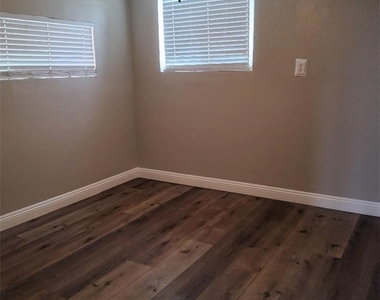 10515 Cypress - Photo Thumbnail 4