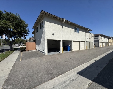 16748 Cedarwood Cir S - Photo Thumbnail 9