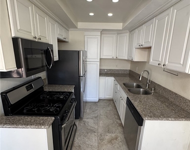 16748 Cedarwood Cir S - Photo Thumbnail 6