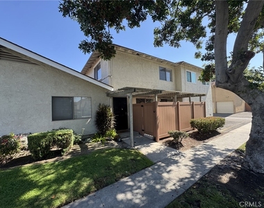 16748 Cedarwood Cir S - Photo Thumbnail 1