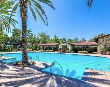 21 Savannah - Photo Thumbnail 29