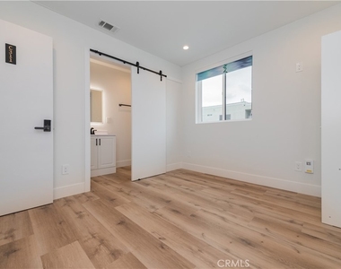 5654 La Mirada Avenue - Photo Thumbnail 5