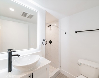 5654 La Mirada Avenue - Photo Thumbnail 4