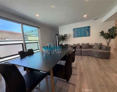 5654 La Mirada Avenue - Photo Thumbnail 7