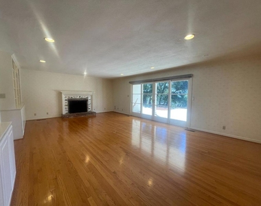 22505 Rolling Hills Road - Photo Thumbnail 15