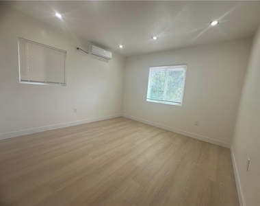 5778 La Sierra - Photo Thumbnail 3