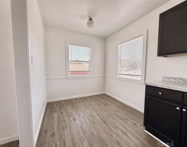 2433 W Beverly - Photo Thumbnail 4
