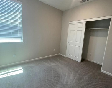 777 Country Club Dr - Photo Thumbnail 18