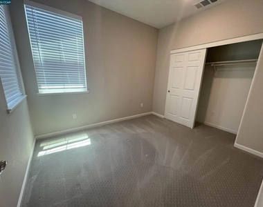 777 Country Club Dr - Photo Thumbnail 17