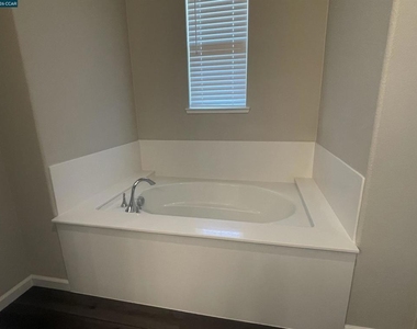 777 Country Club Dr - Photo Thumbnail 16