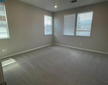 777 Country Club Dr - Photo Thumbnail 12