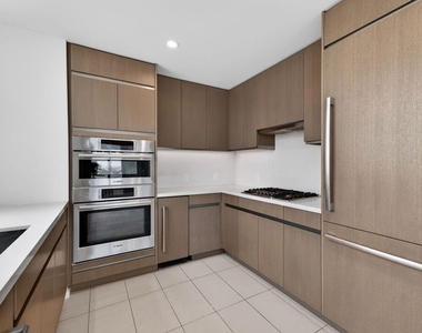 889 Francisco Street - Photo Thumbnail 6