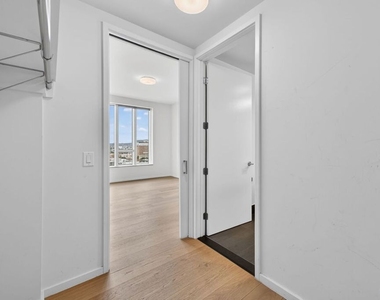 889 Francisco Street - Photo Thumbnail 18
