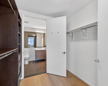 889 Francisco Street - Photo Thumbnail 11