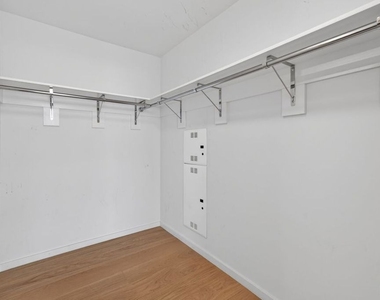 889 Francisco Street - Photo Thumbnail 17
