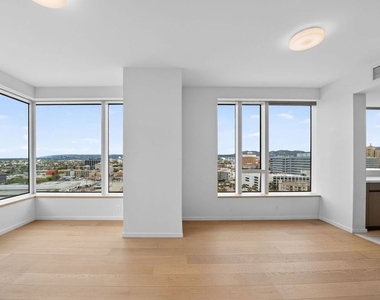 889 Francisco Street - Photo Thumbnail 4
