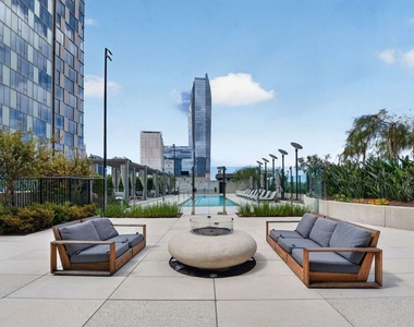 889 Francisco Street - Photo Thumbnail 23