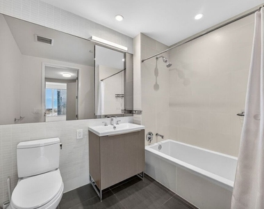 889 Francisco Street - Photo Thumbnail 12