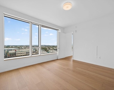 889 Francisco Street - Photo Thumbnail 10