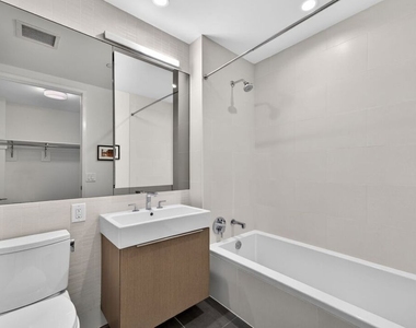 889 Francisco Street - Photo Thumbnail 16
