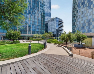 889 Francisco Street - Photo Thumbnail 26