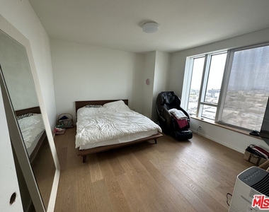 889 Francisco - Photo Thumbnail 16