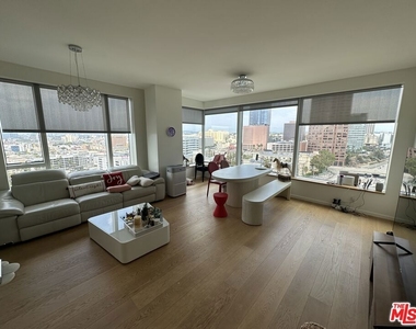 889 Francisco - Photo Thumbnail 19