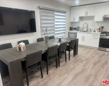 13551 Hart Street - Photo Thumbnail 44