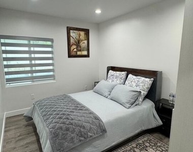 13551 Hart Street - Photo Thumbnail 16