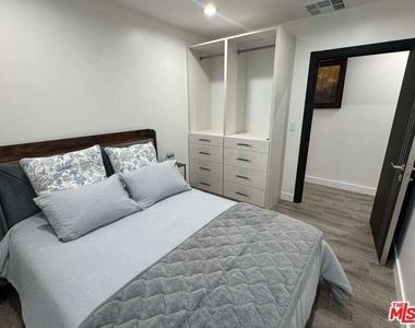13551 Hart Street - Photo Thumbnail 49