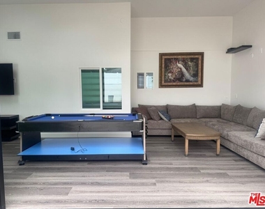 13551 Hart Street - Photo Thumbnail 47