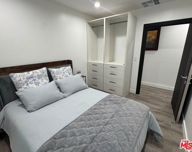 13551 Hart Street - Photo Thumbnail 19