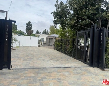 13551 Hart Street - Photo Thumbnail 13