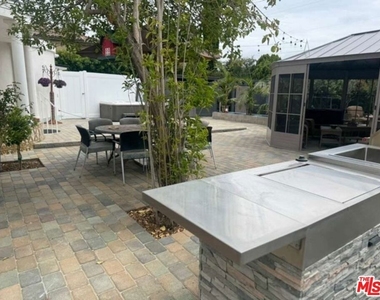 13551 Hart Street - Photo Thumbnail 8