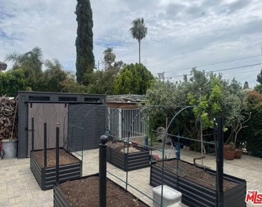 13551 Hart Street - Photo Thumbnail 18